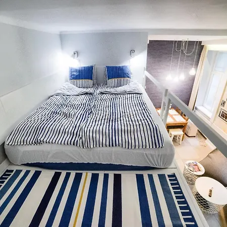 Quiet & Comfortable Old *