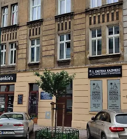 Quiet & Comfortable Old Apartment